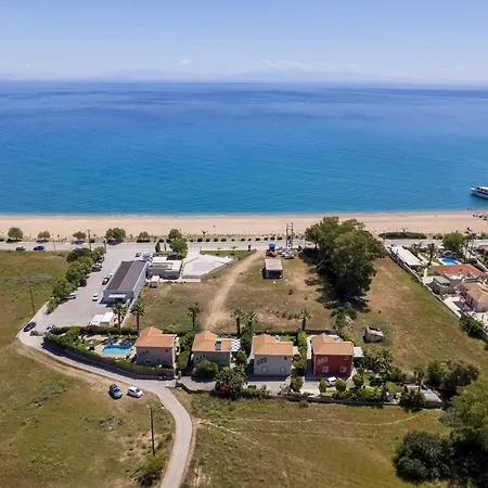 Beachfront Alexandra וילה