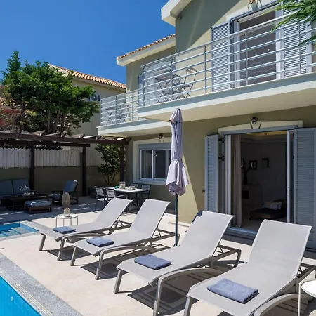 Beachfront Alexandra וילה