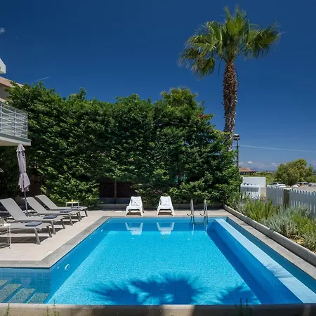 Beachfront Alexandra Villa *