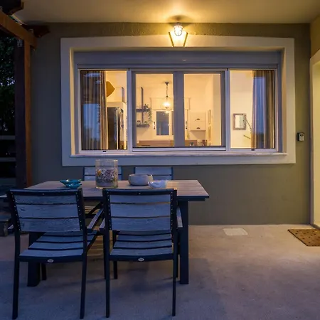 Beachfront Alexandra