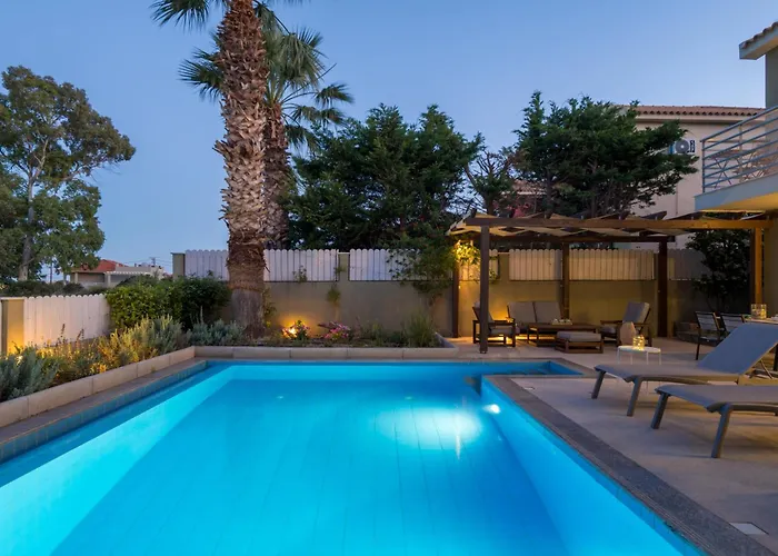 Beachfront Alexandra Villa *