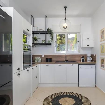 Beachfront Alexandra וילה