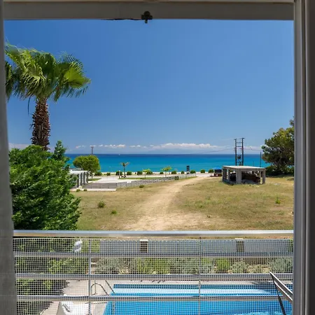 Beachfront Alexandra וילה *